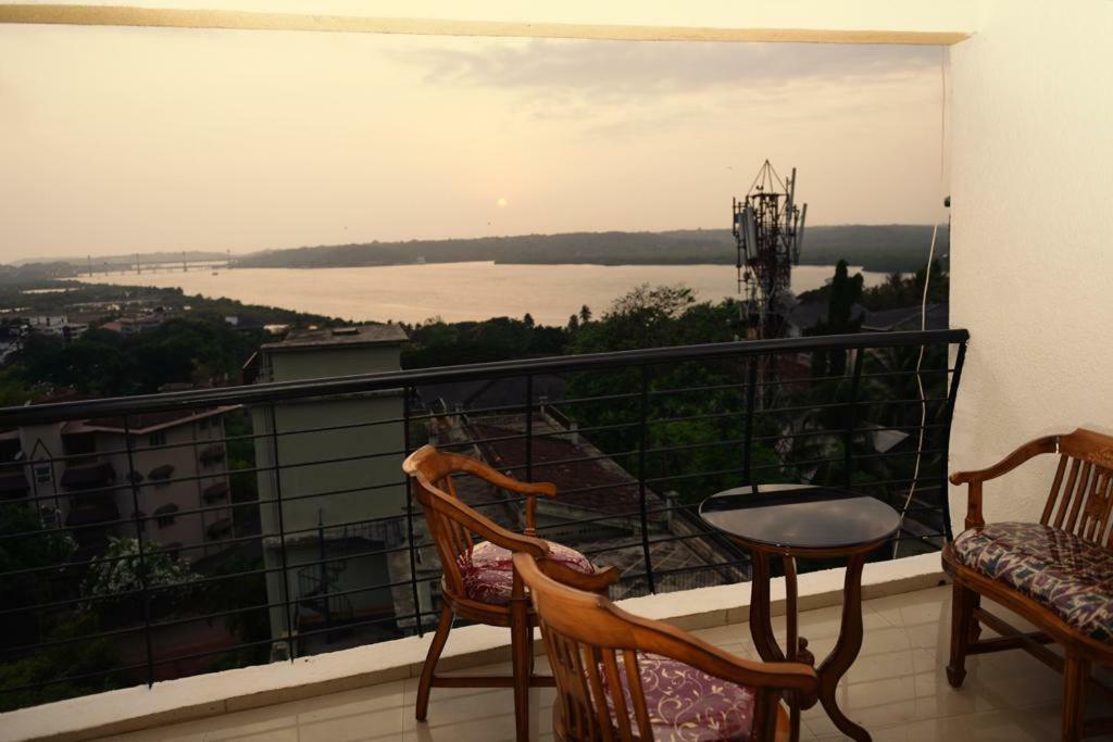 3 Bhk Apartment With River View Panaji Exterior photo